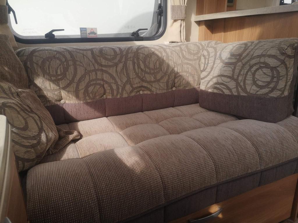 
								2011 Swift Challenger 570 full									