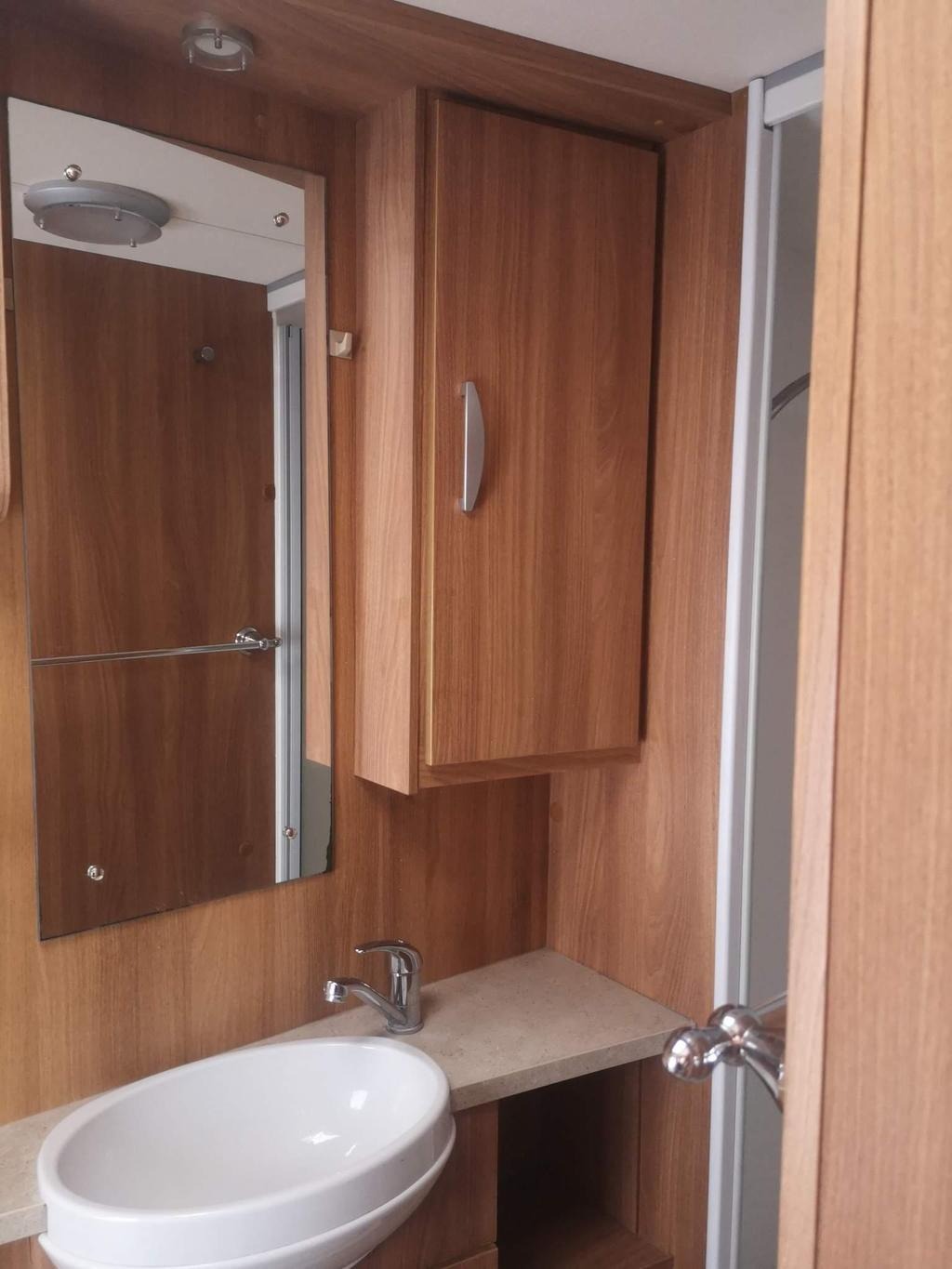 
								2011 Swift Challenger 570 full									