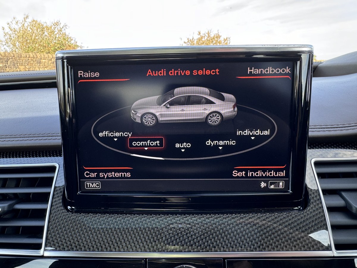 
								2015 Audi A8L Quattro LWB W12 full									