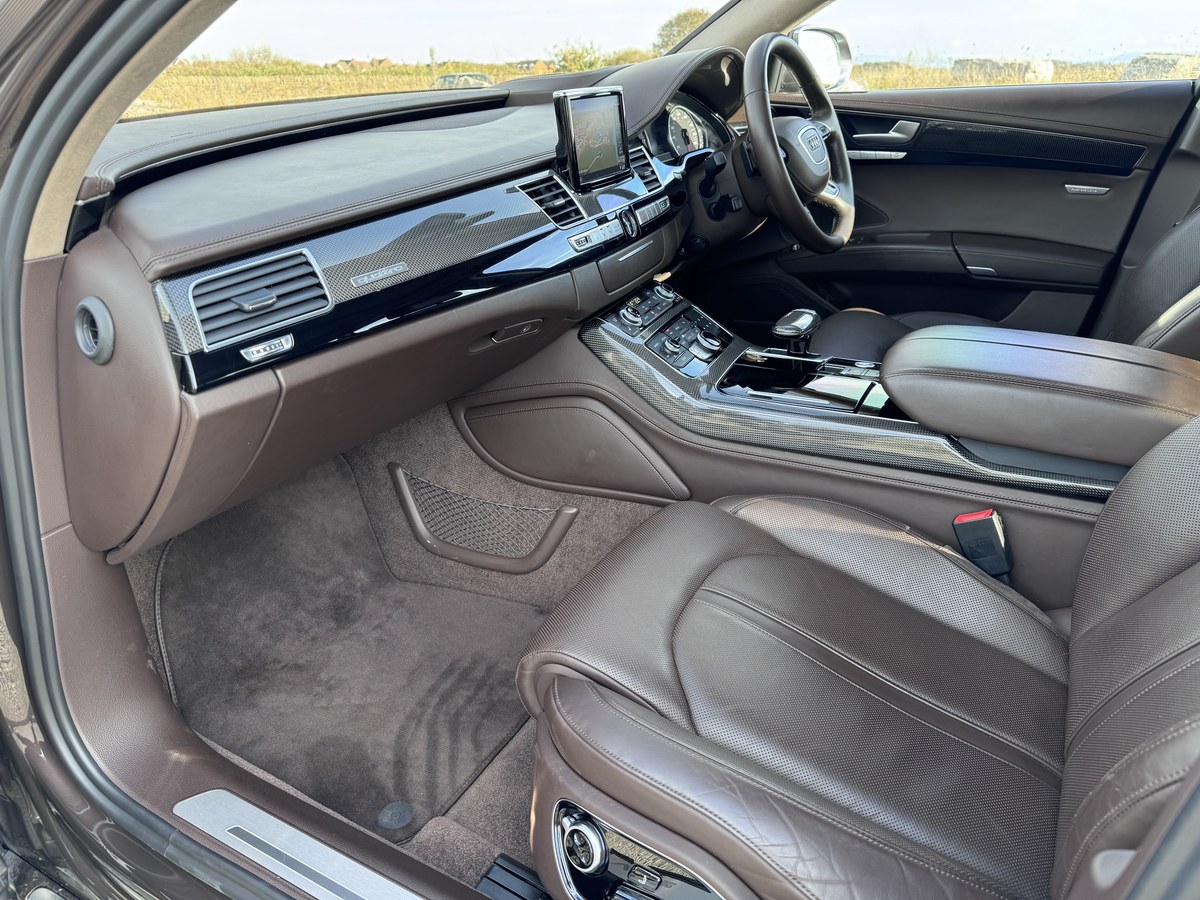
								2015 Audi A8L Quattro LWB W12 full									