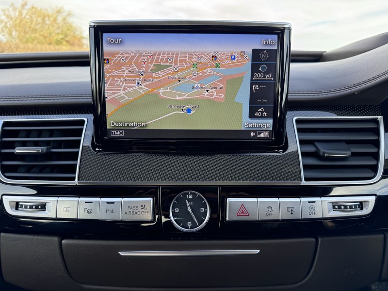 
								2015 Audi A8L Quattro LWB W12 full									
