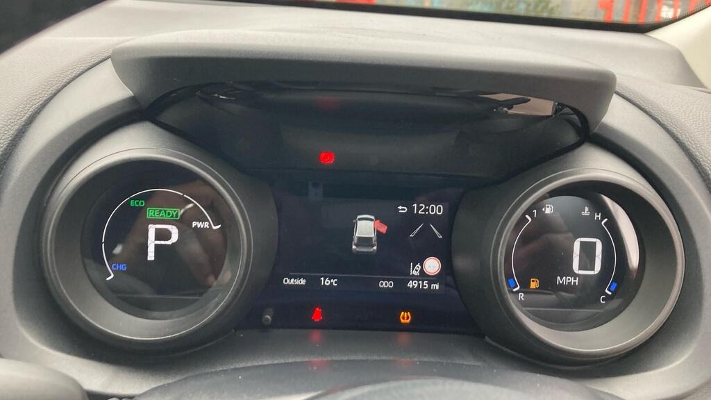 
								2022 Toyota Yaris 1.5 VVT-h Design E-CVT full									