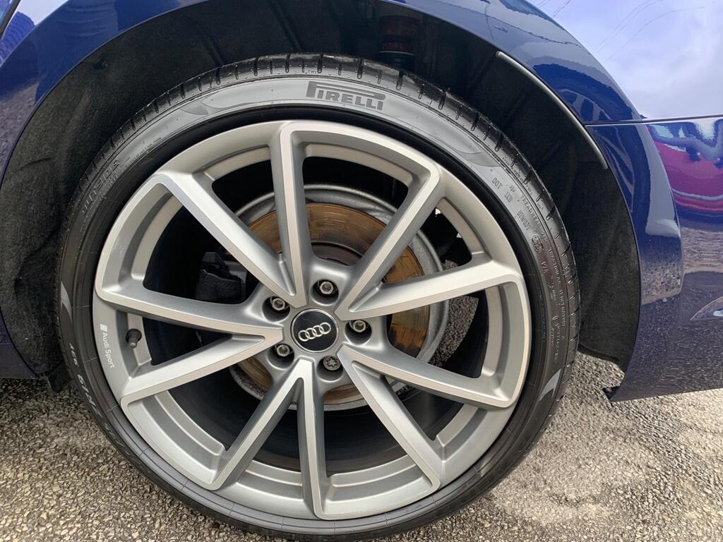 
								2019 Audi A4 2.0 TDI 40 S line S Tronic quattro full									