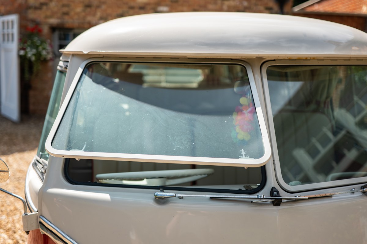 
								1963 Volkswagen 21-Window Microbus full									