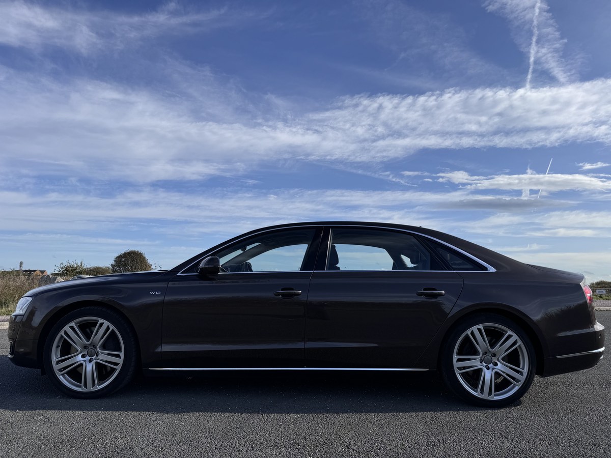 
								2015 Audi A8L Quattro LWB W12 full									