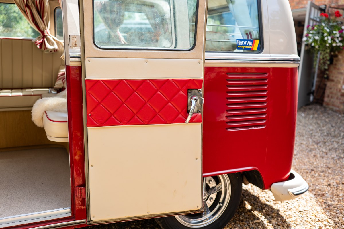 
								1963 Volkswagen 21-Window Microbus full									