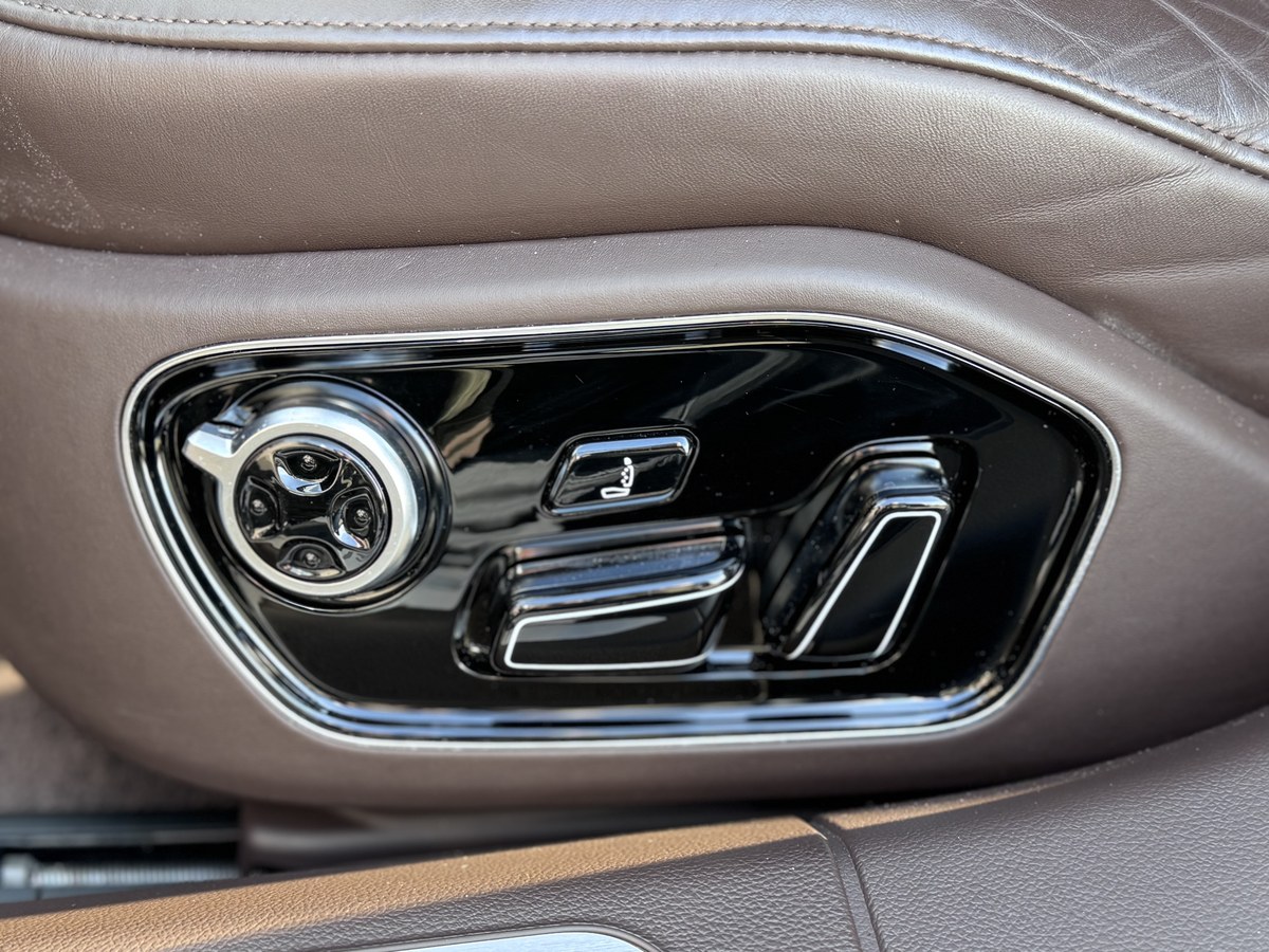 
								2015 Audi A8L Quattro LWB W12 full									