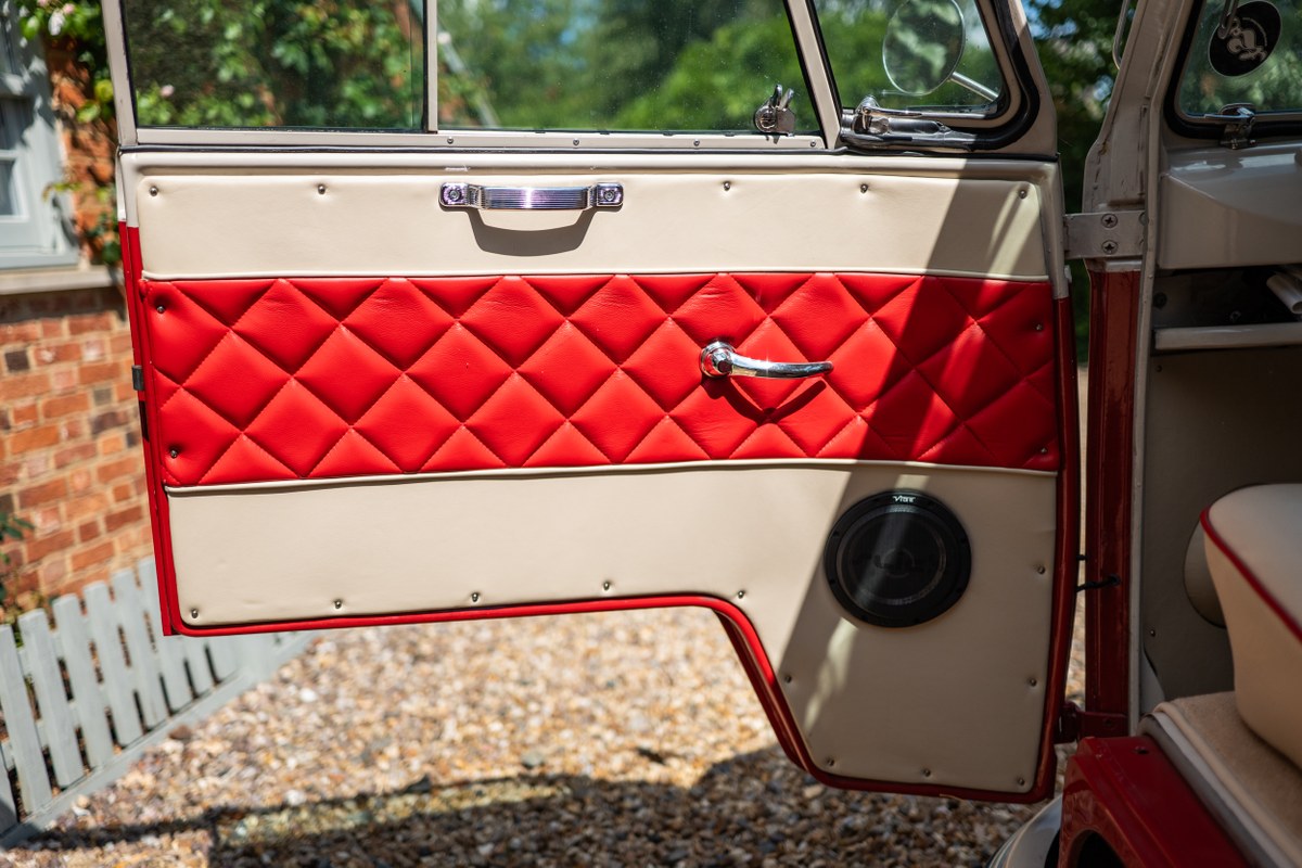 
								1963 Volkswagen 21-Window Microbus full									