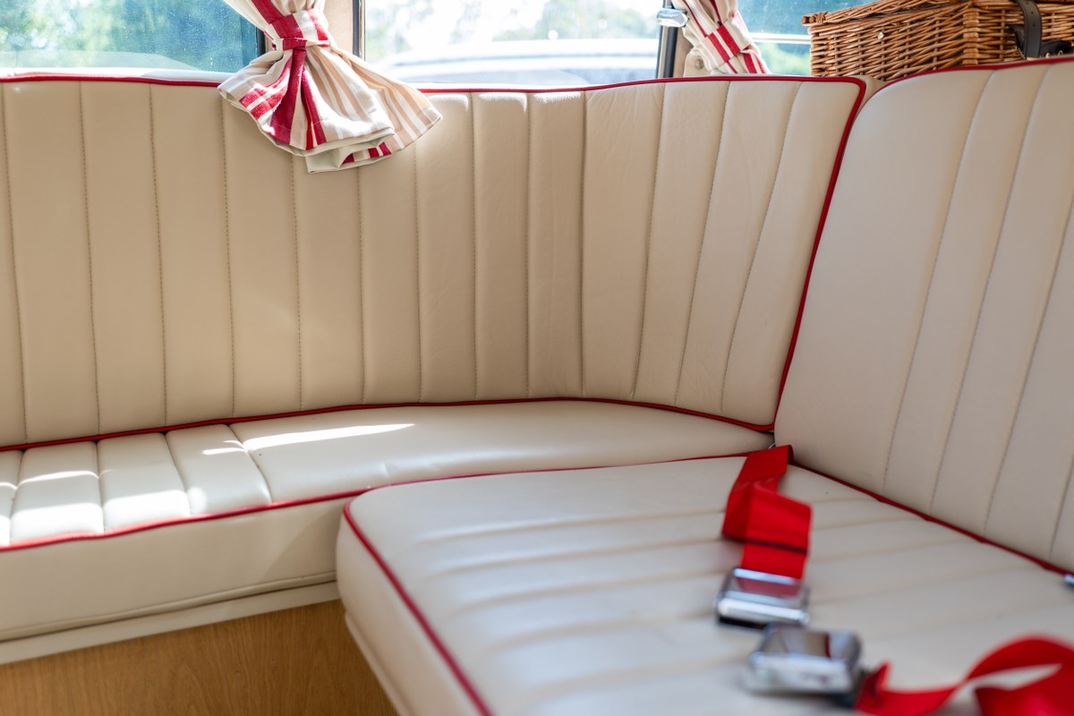 
								1963 Volkswagen 21-Window Microbus full									