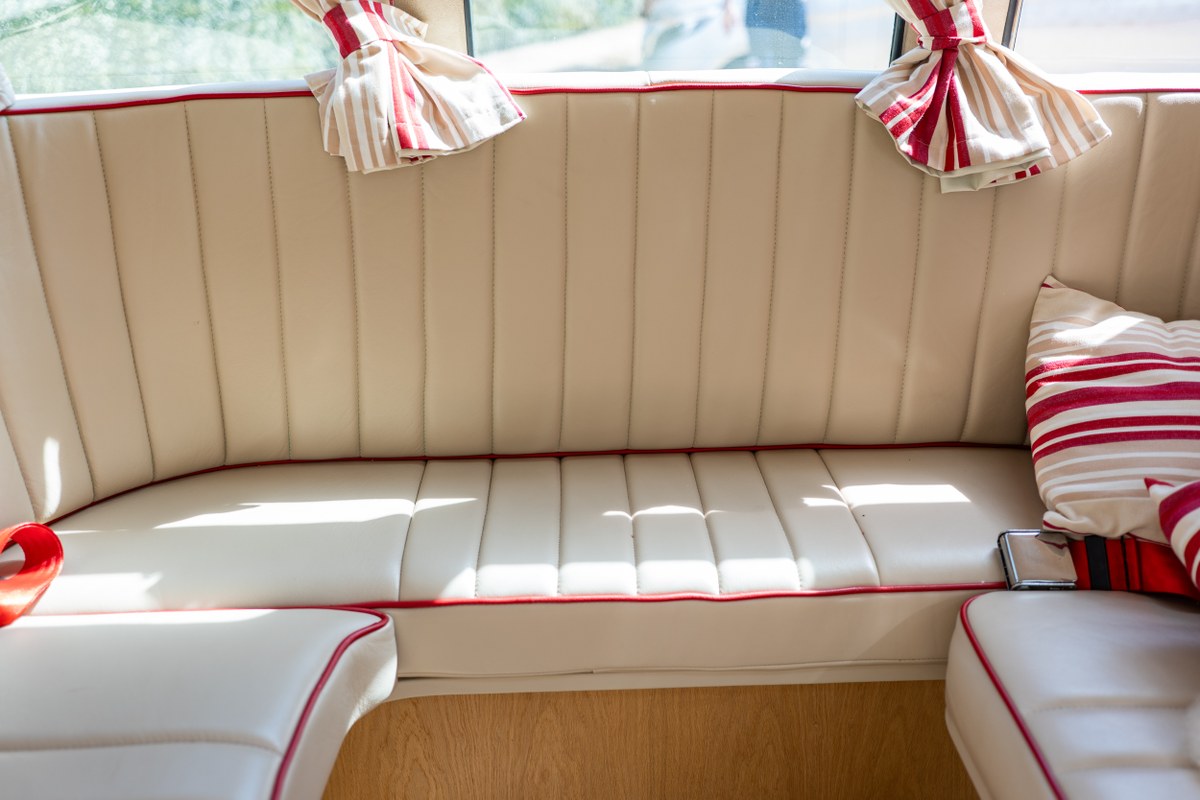 
								1963 Volkswagen 21-Window Microbus full									