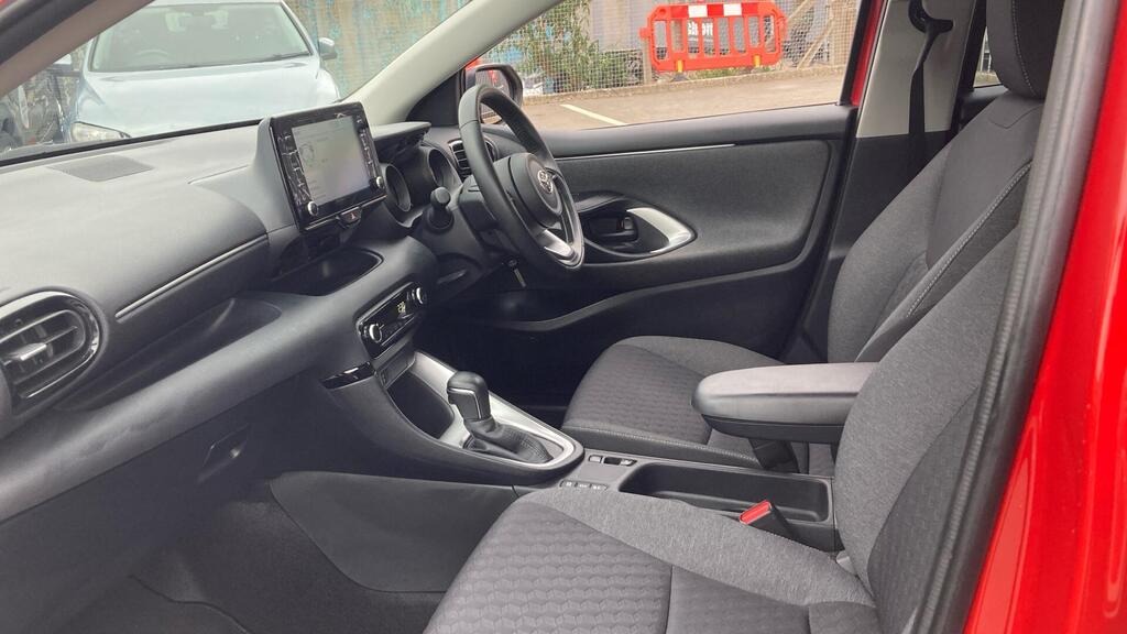 
								2022 Toyota Yaris 1.5 VVT-h Design E-CVT full									