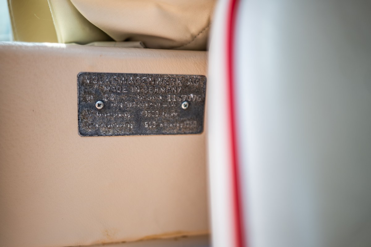 
								1963 Volkswagen 21-Window Microbus full									