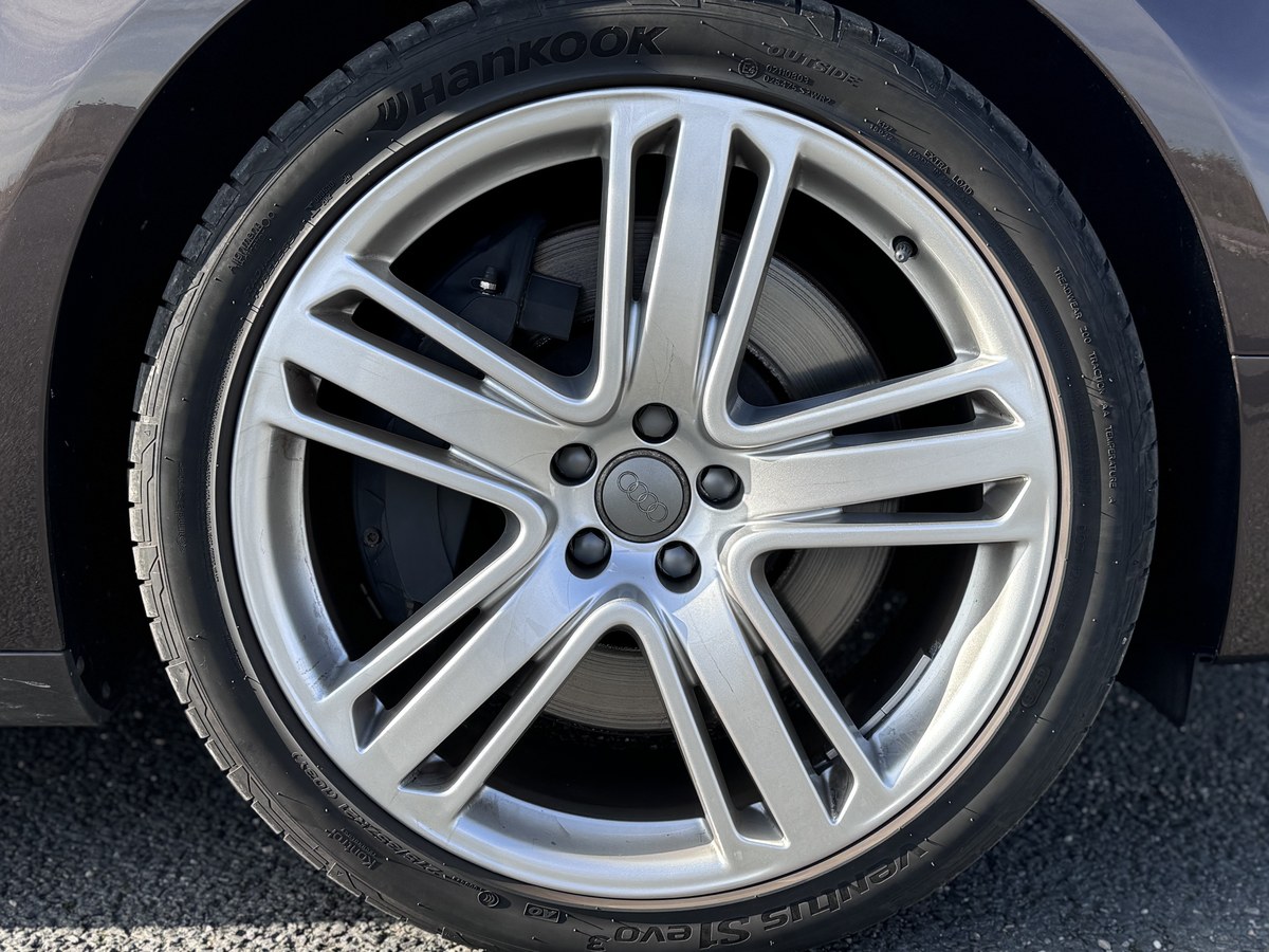 
								2015 Audi A8L Quattro LWB W12 full									