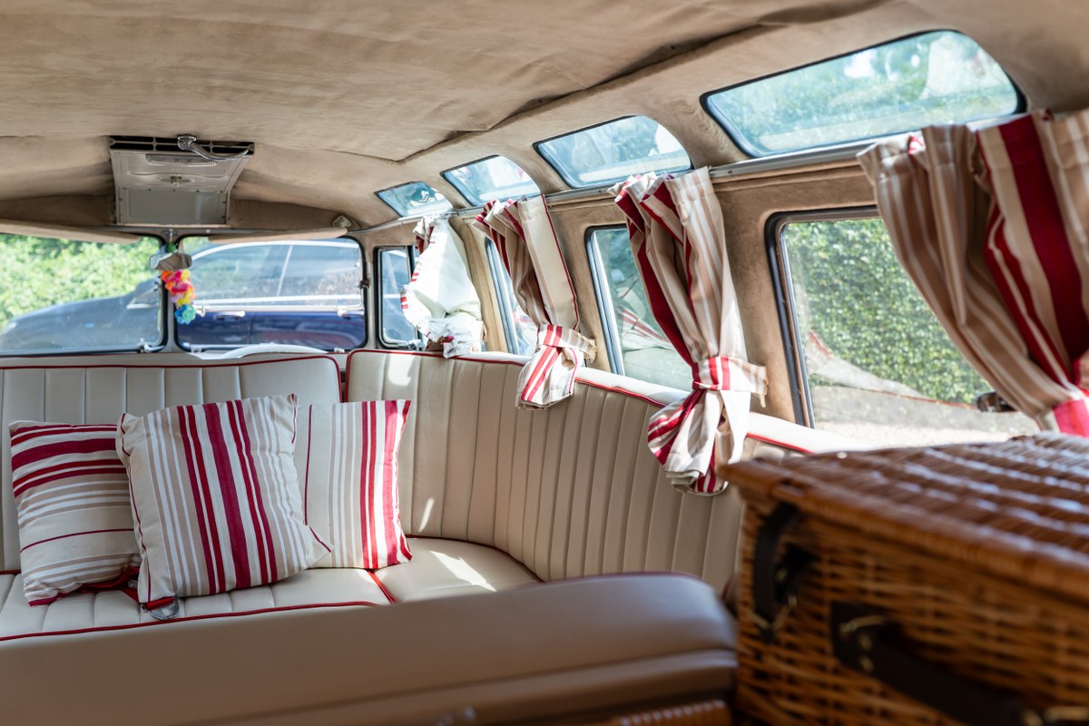 
								1963 Volkswagen 21-Window Microbus full									