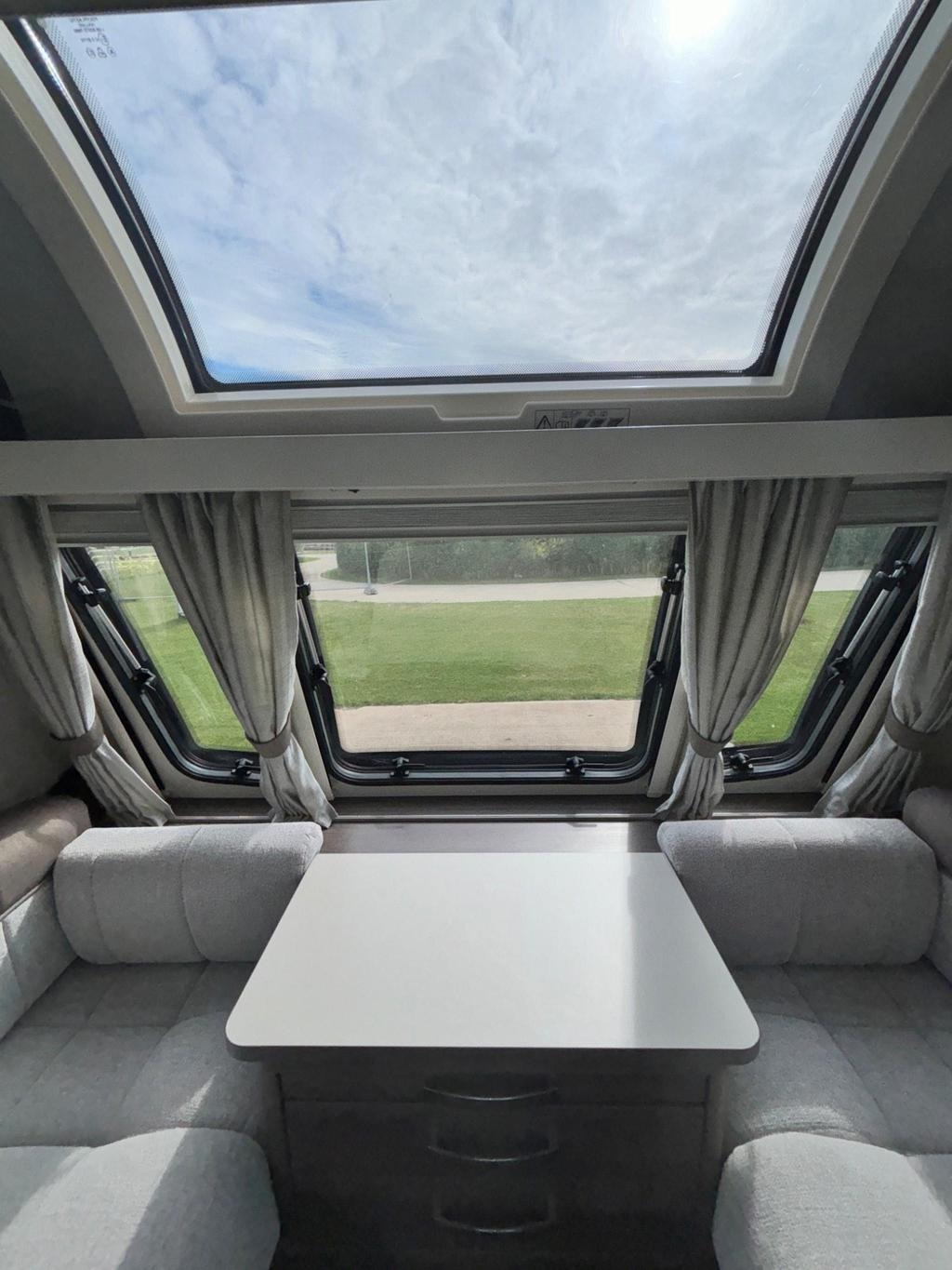 
								2020 Elddis Affinity 520 full									