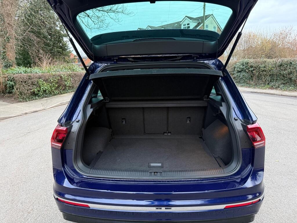 
								2018 Volkswagen Tiguan 2.0 BiTDI R Line DSG 4 Motion 2.0L full									