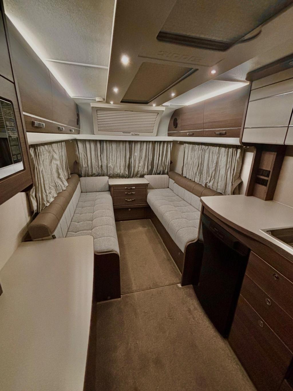
								2020 Elddis Affinity 520 full									