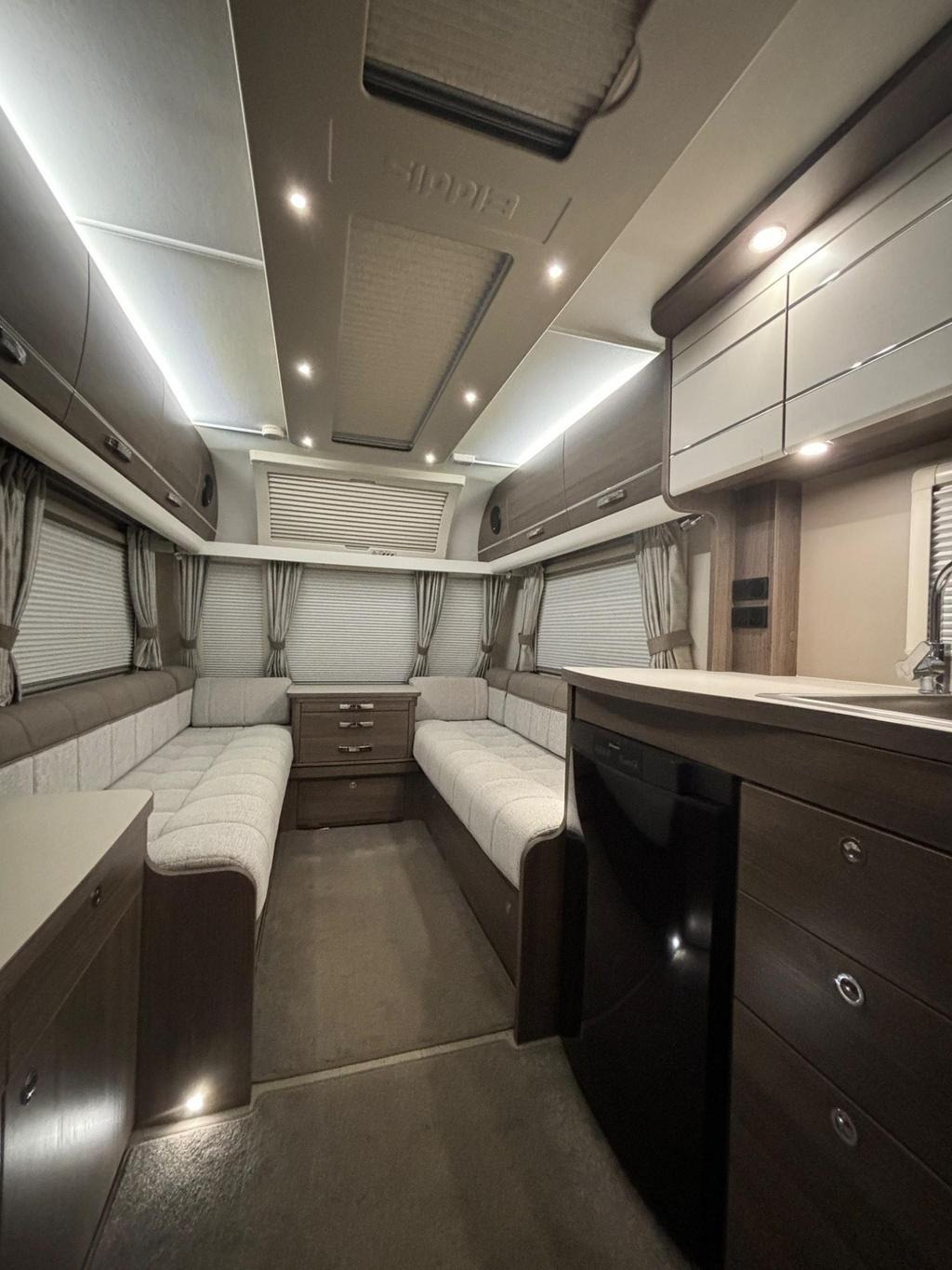 
								2020 Elddis Affinity 520 full									