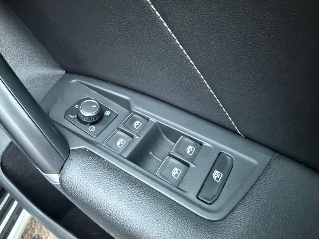 
								2018 Volkswagen Tiguan 2.0 BiTDI R Line DSG 4 Motion 2.0L full									