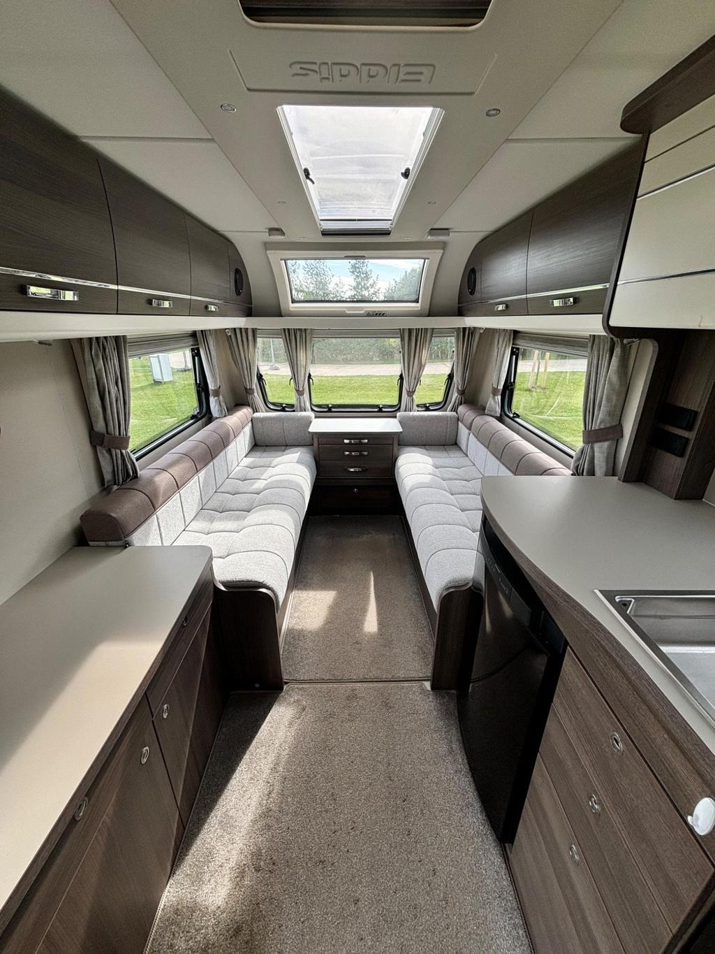 
								2020 Elddis Affinity 520 full									