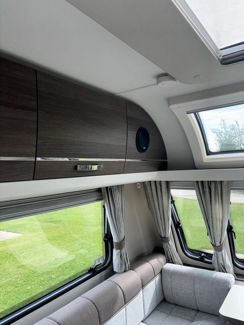 
								2020 Elddis Affinity 520 full									
