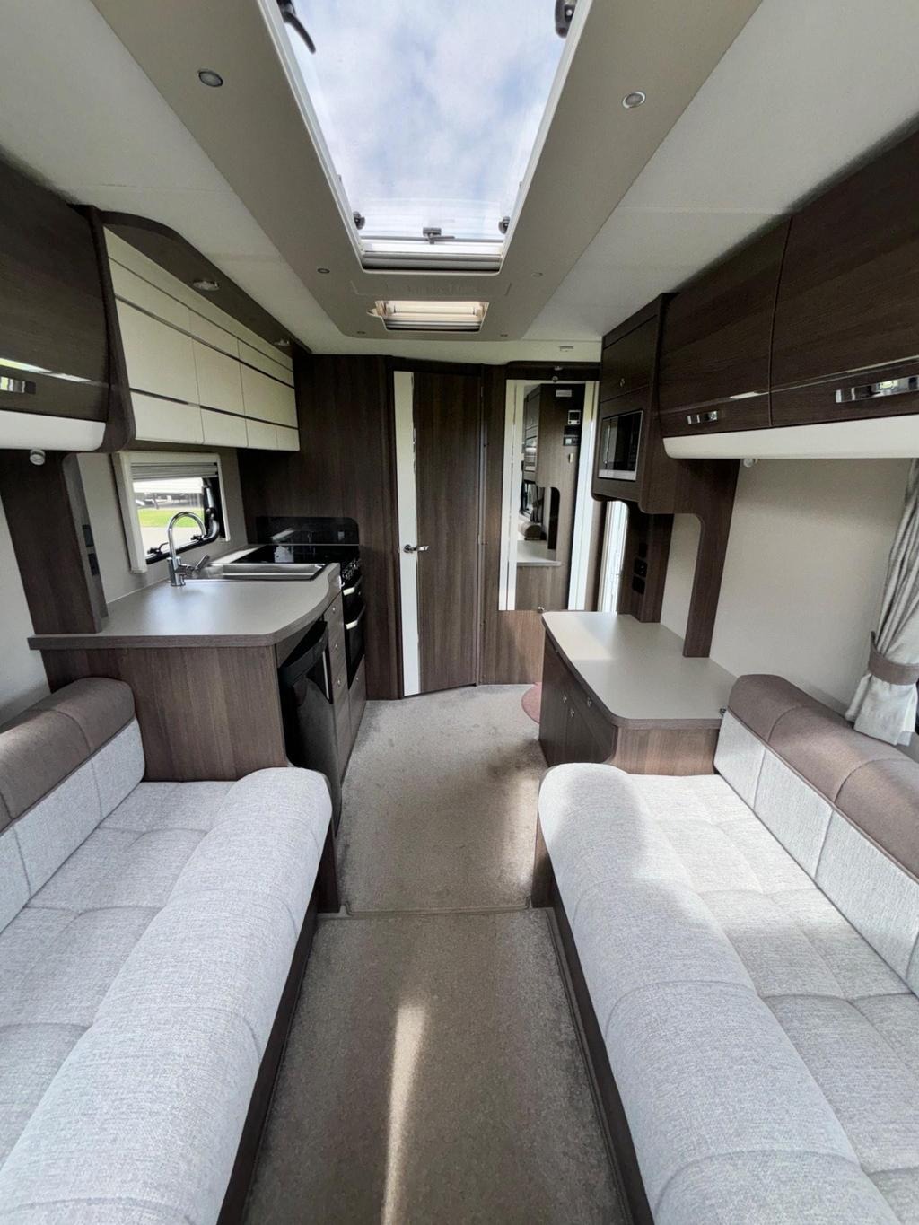
								2020 Elddis Affinity 520 full									