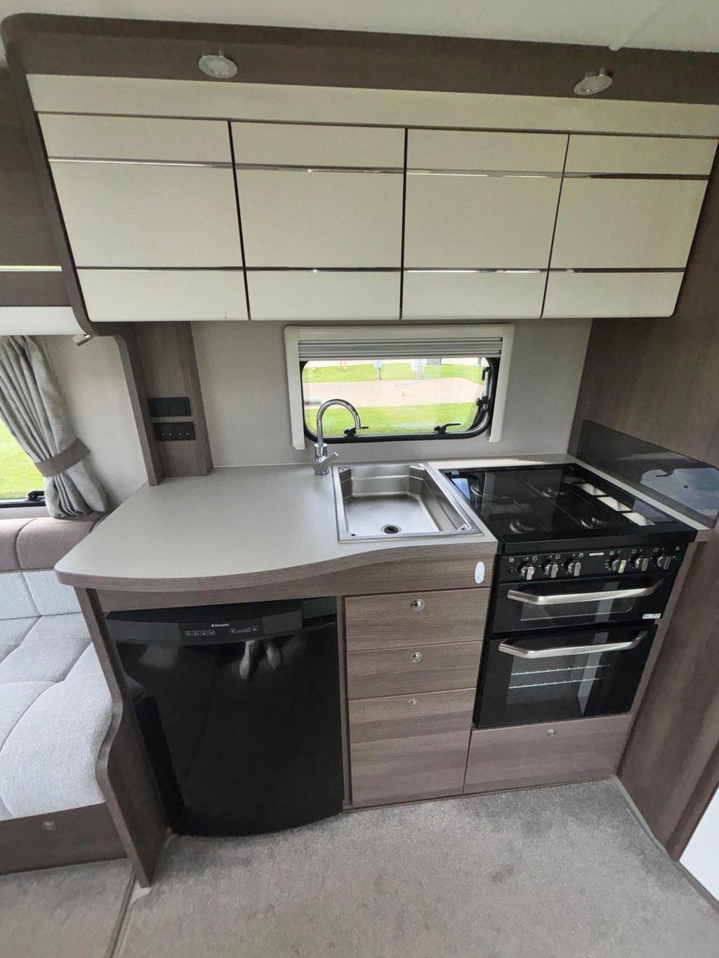 
								2020 Elddis Affinity 520 full									