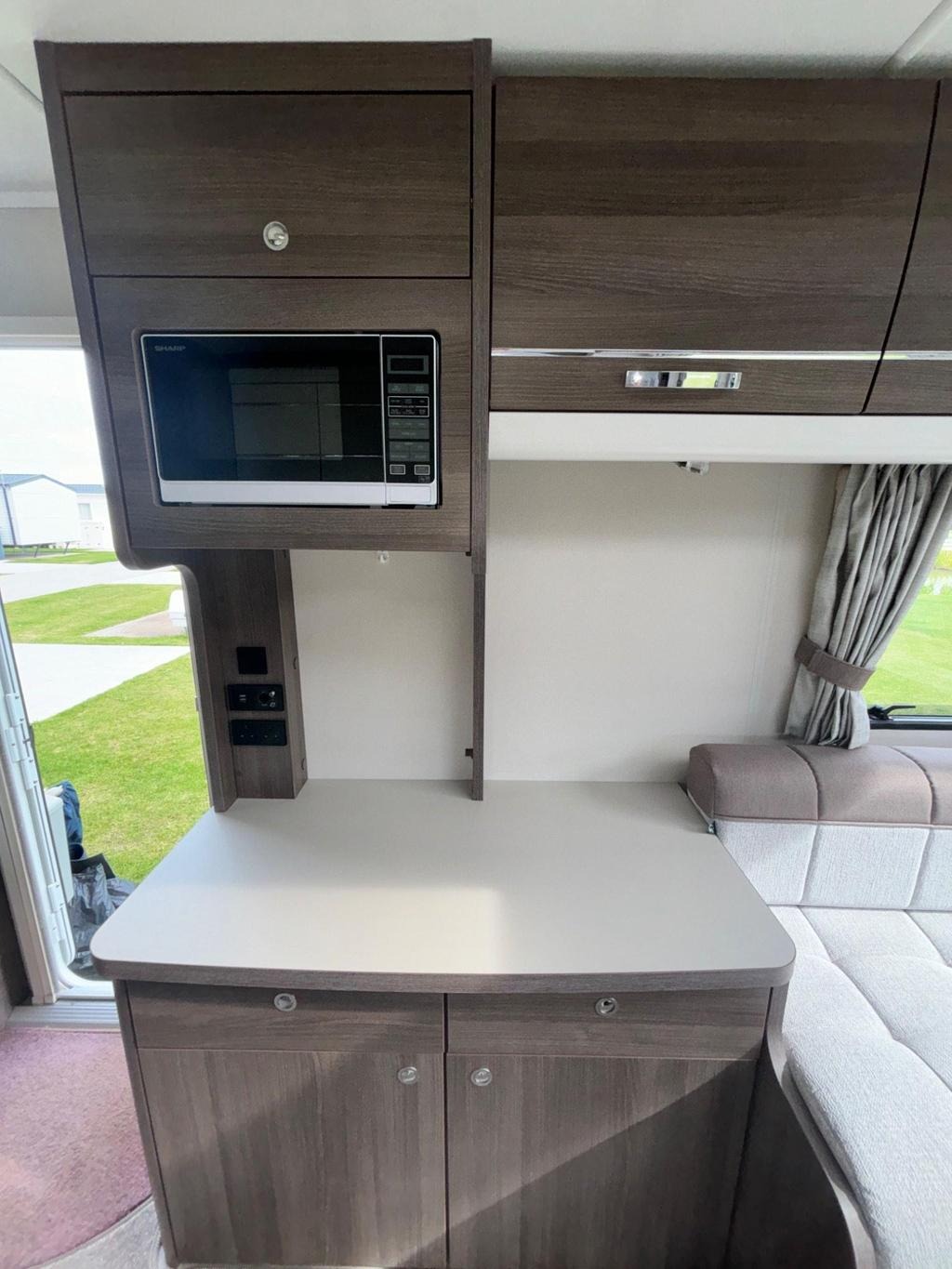 
								2020 Elddis Affinity 520 full									