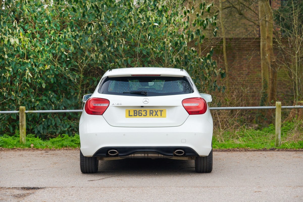
								2013 Mercedes-Benz A180 BlueEfficiency Sport W176 full									