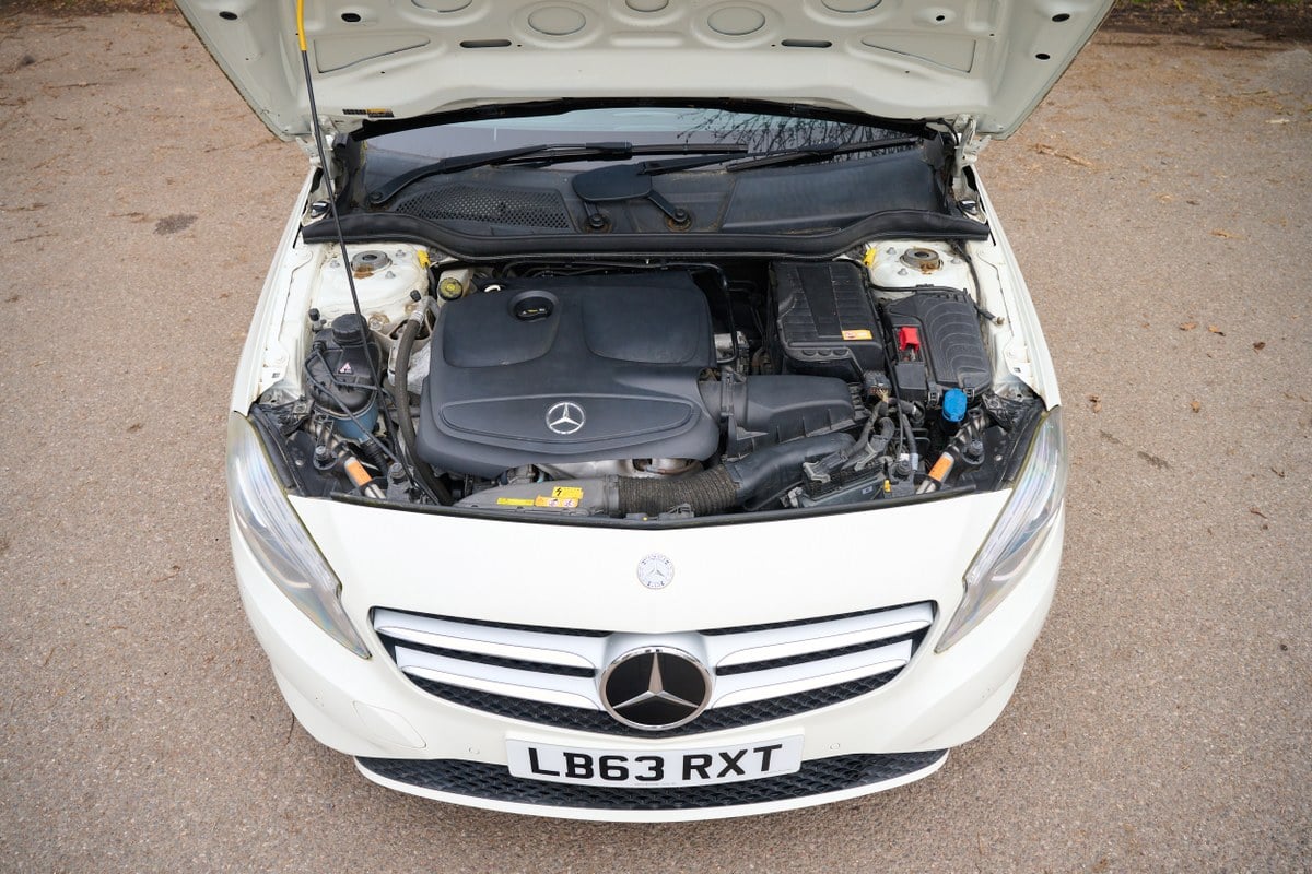 
								2013 Mercedes-Benz A180 BlueEfficiency Sport W176 full									