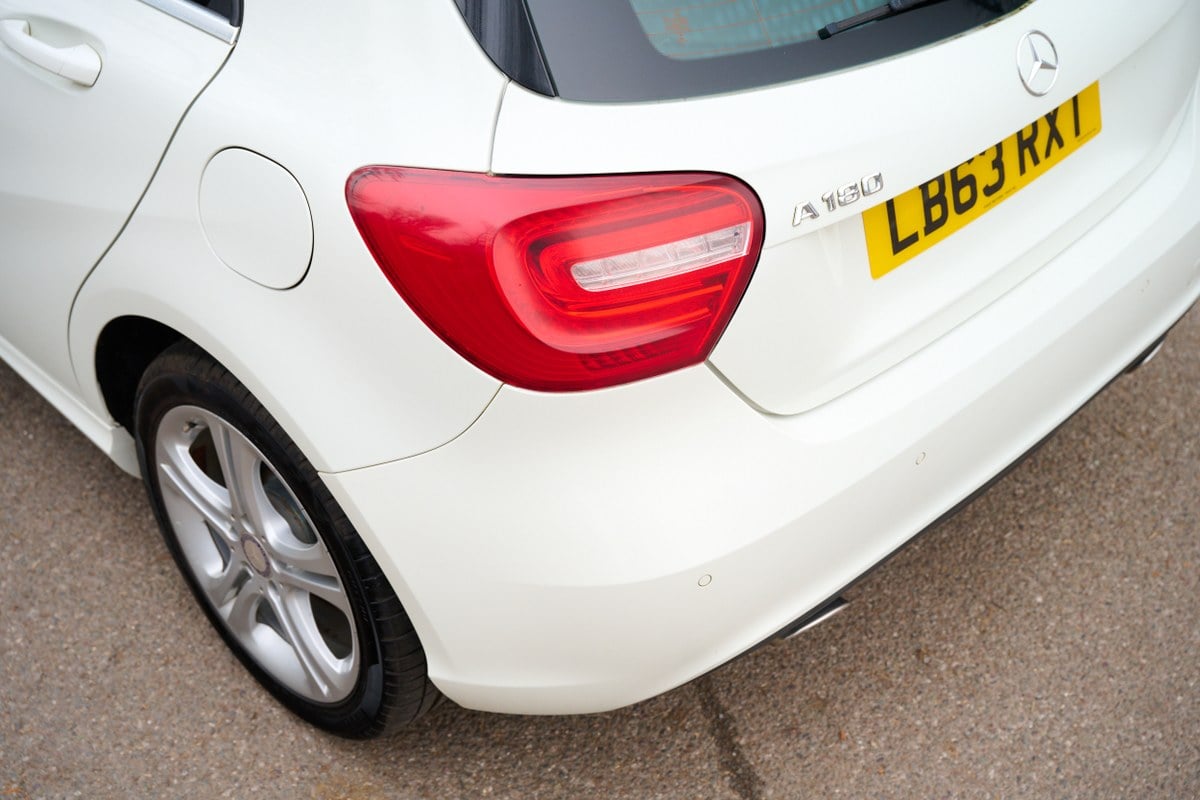 
								2013 Mercedes-Benz A180 BlueEfficiency Sport W176 full									