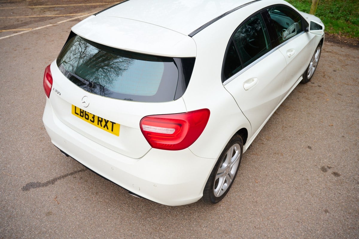 
								2013 Mercedes-Benz A180 BlueEfficiency Sport W176 full									