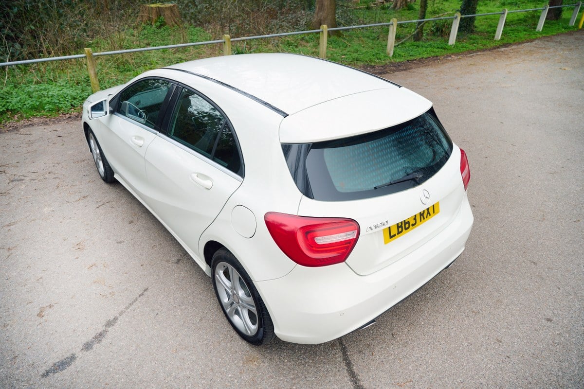 
								2013 Mercedes-Benz A180 BlueEfficiency Sport W176 full									
