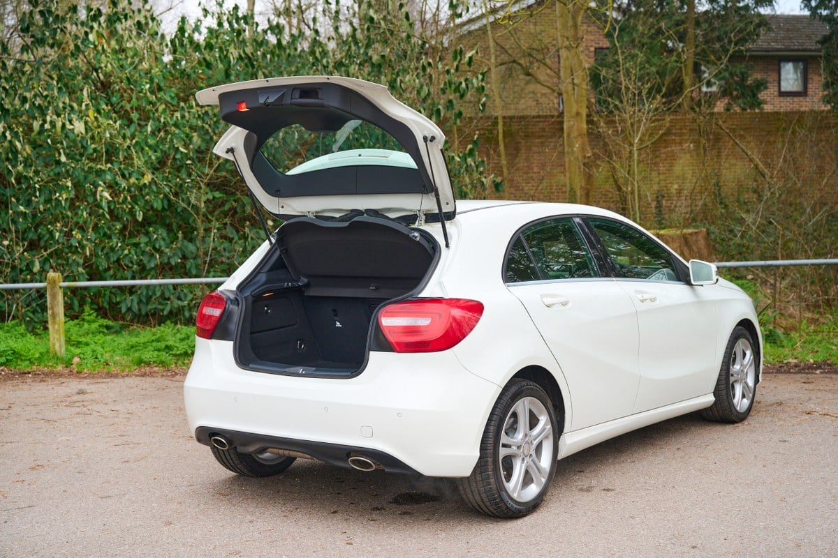 
								2013 Mercedes-Benz A180 BlueEfficiency Sport W176 full									