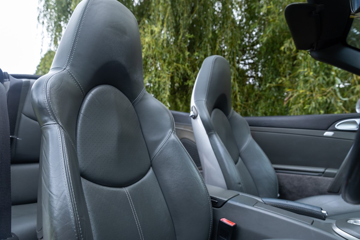 
								2006 Porsche 911 Carrera 4 S Tiptronic full									