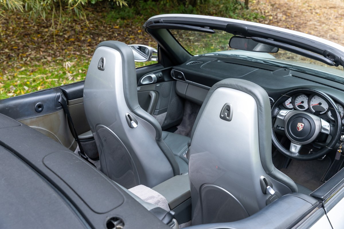 
								2006 Porsche 911 Carrera 4 S Tiptronic full									