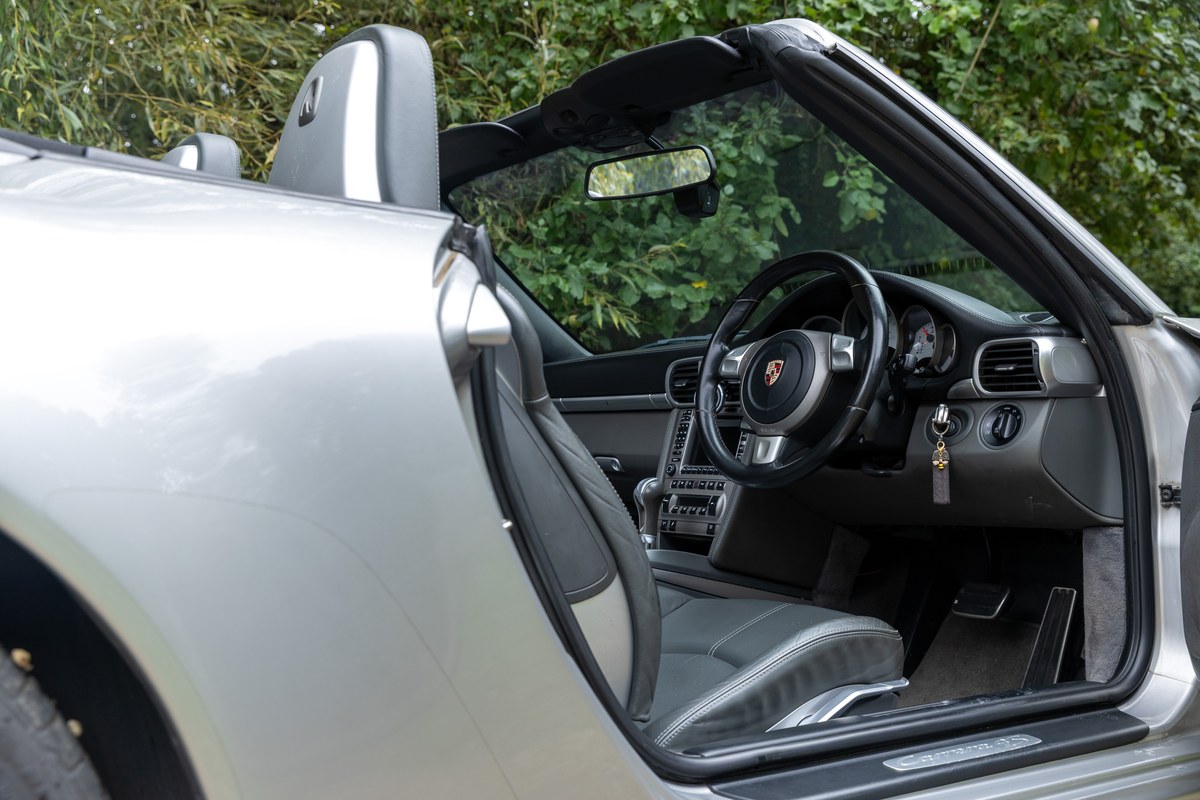 
								2006 Porsche 911 Carrera 4 S Tiptronic full									