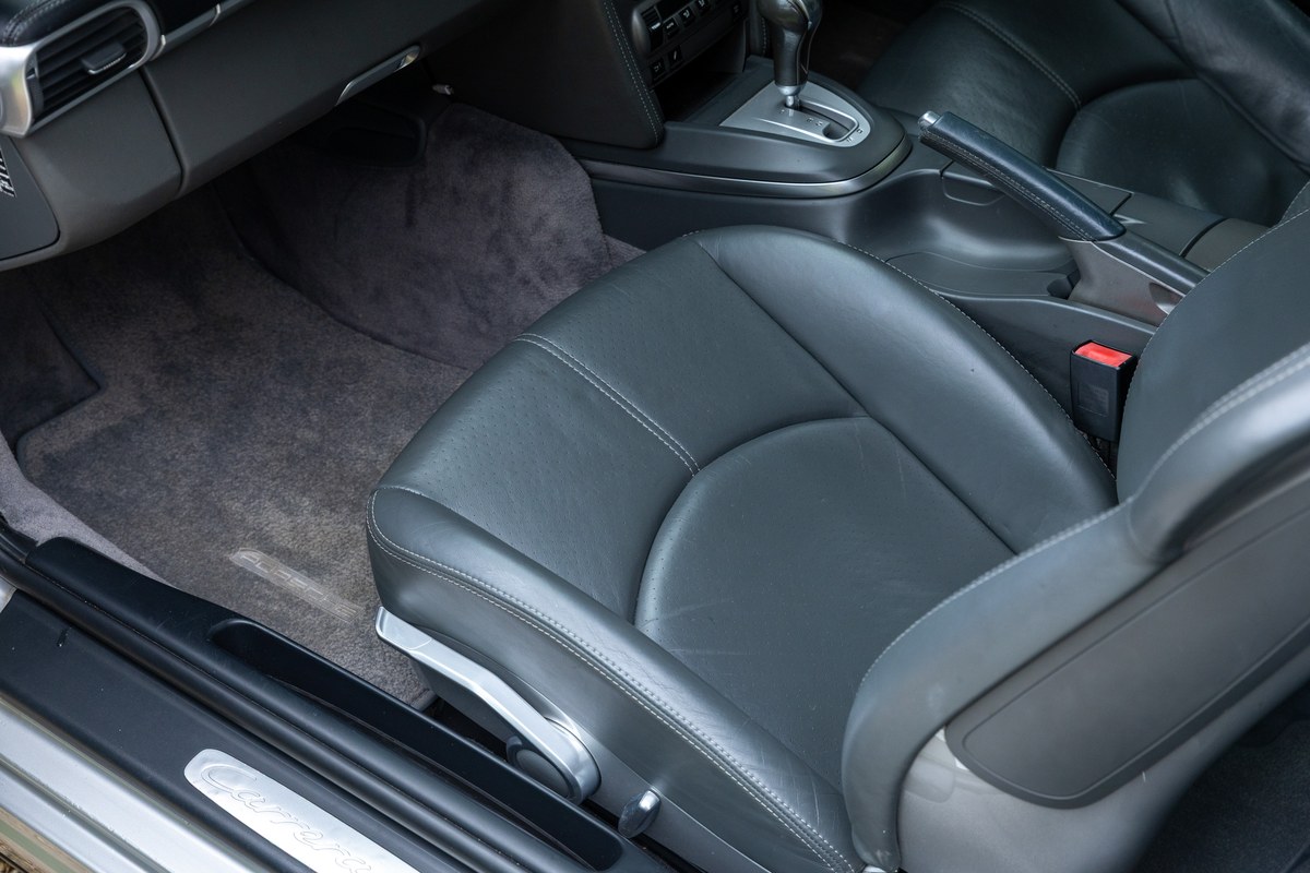 
								2006 Porsche 911 Carrera 4 S Tiptronic full									