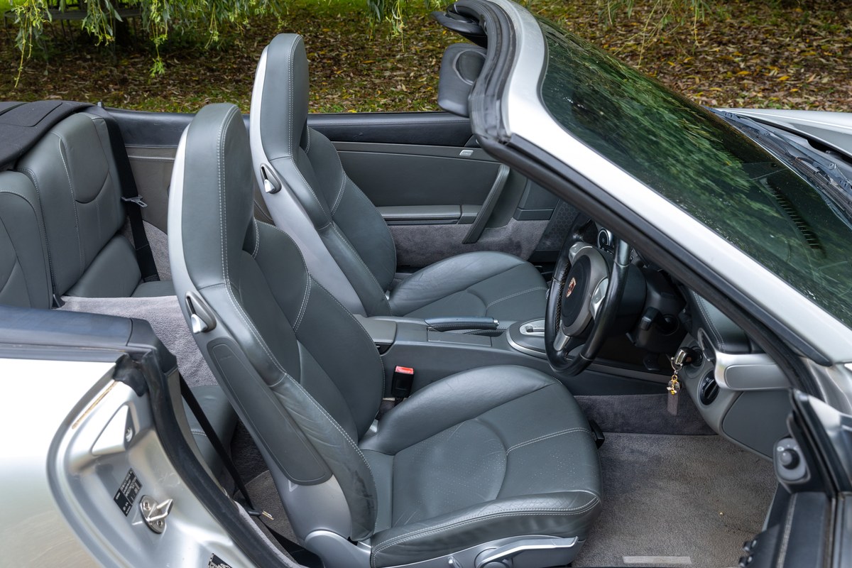 
								2006 Porsche 911 Carrera 4 S Tiptronic full									