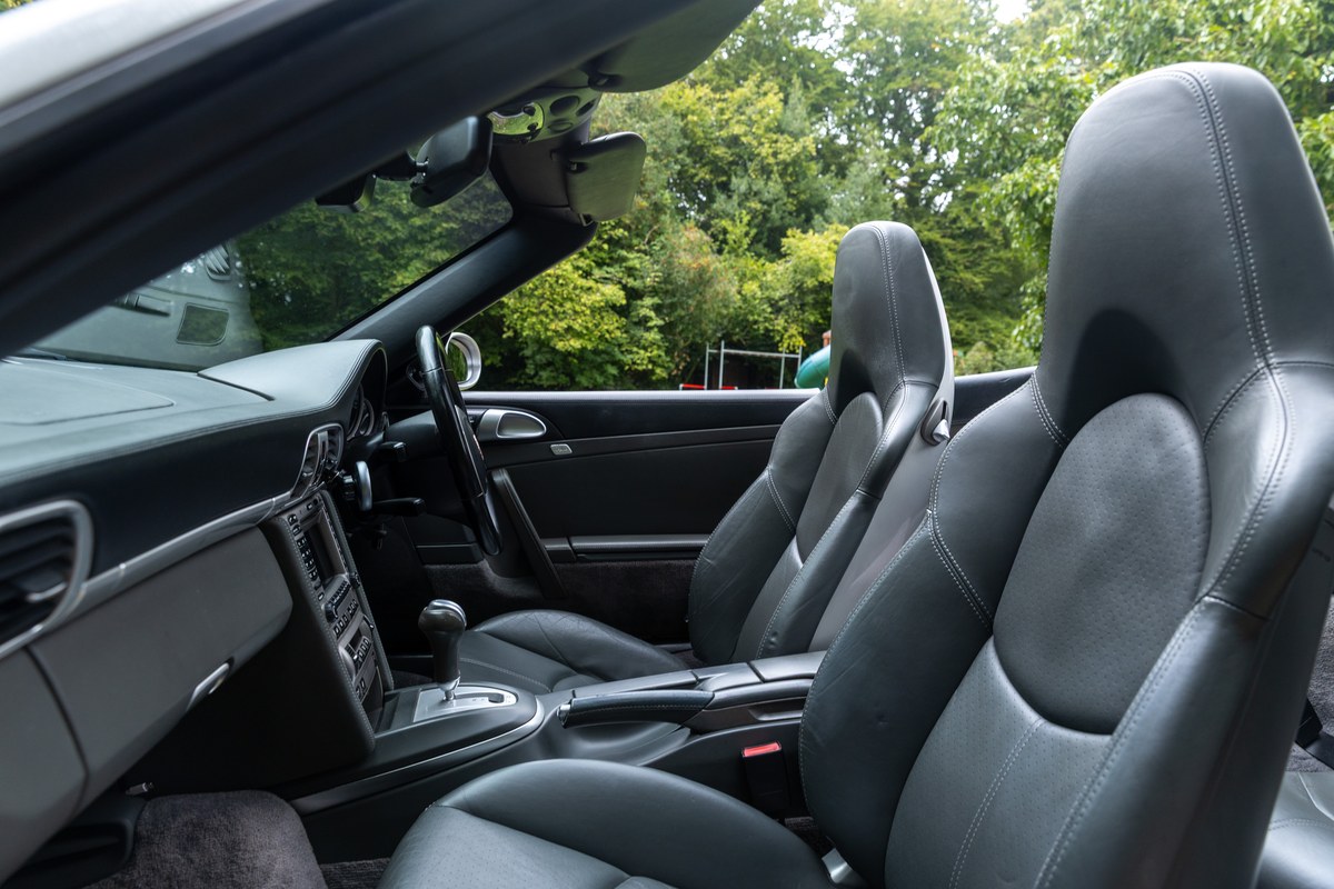 
								2006 Porsche 911 Carrera 4 S Tiptronic full									