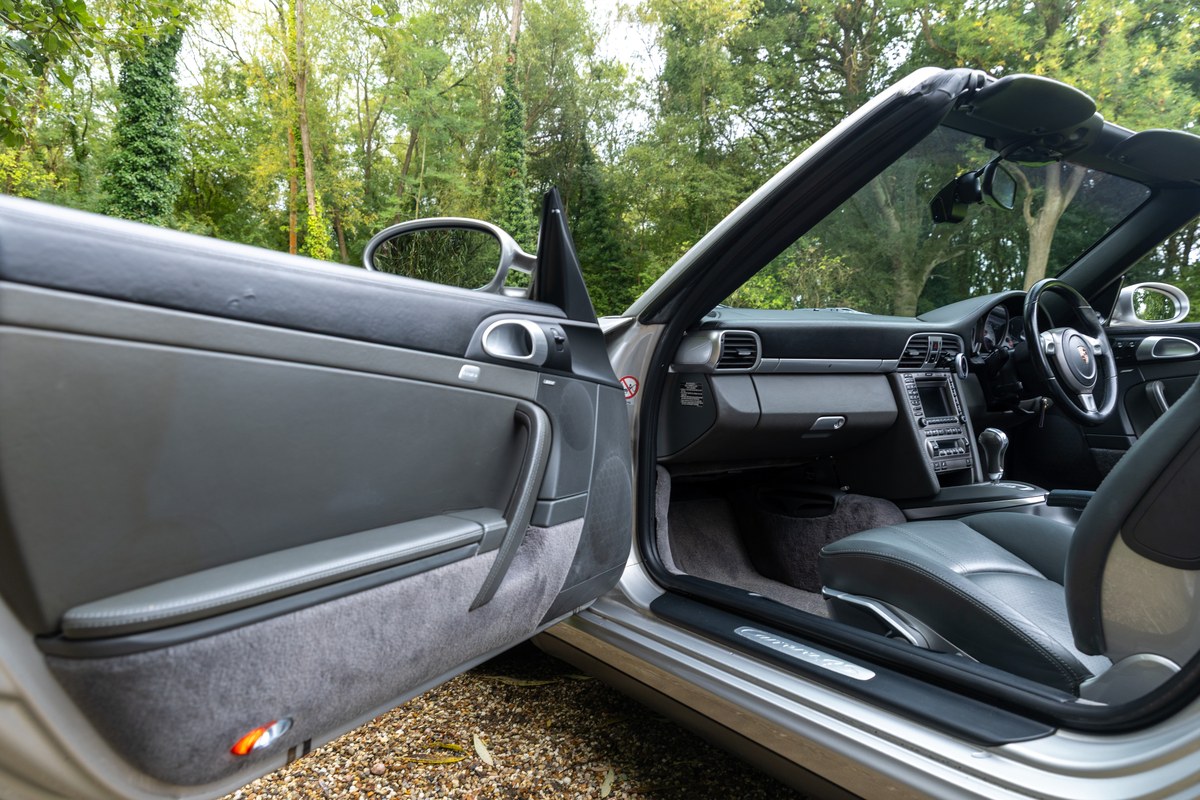 
								2006 Porsche 911 Carrera 4 S Tiptronic full									