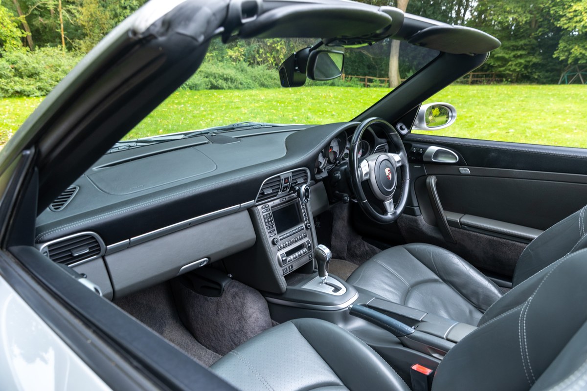 
								2006 Porsche 911 Carrera 4 S Tiptronic full									
