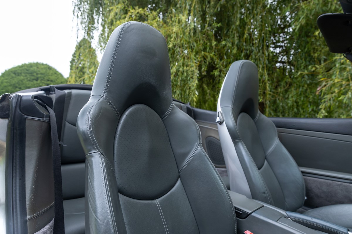 
								2006 Porsche 911 Carrera 4 S Tiptronic full									
