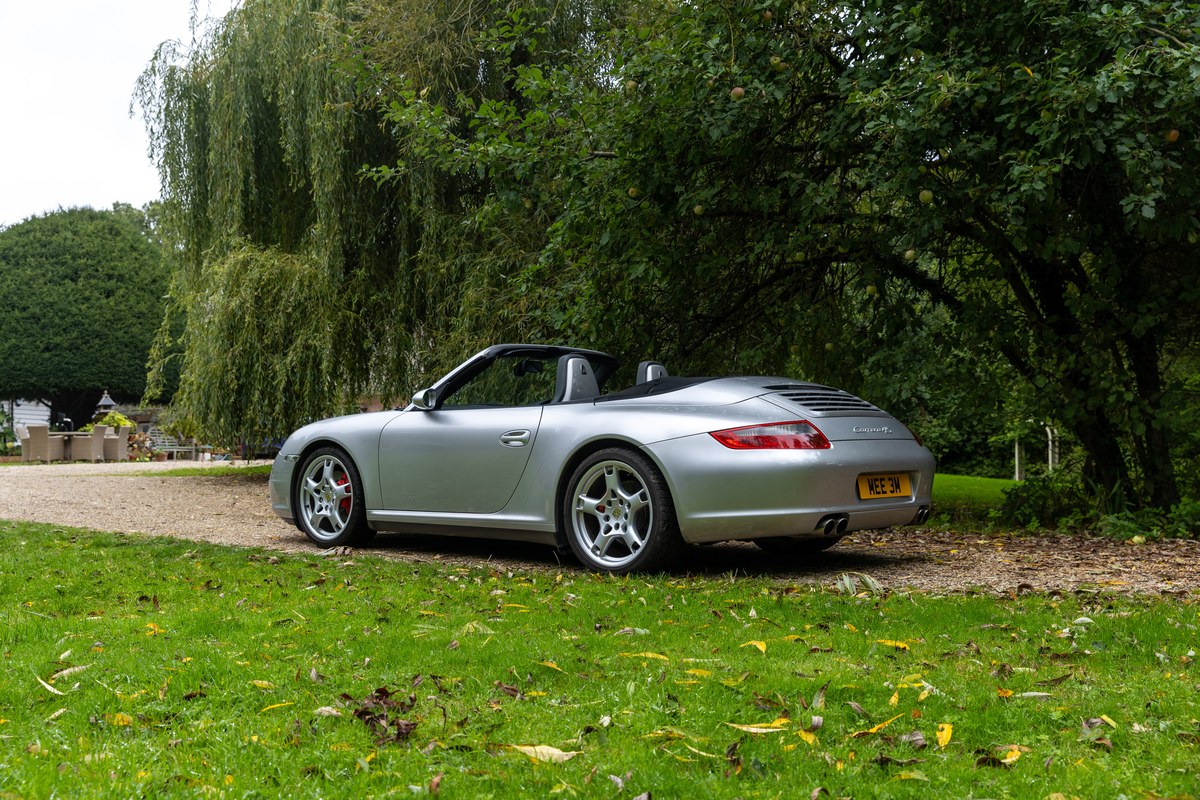 
								2006 Porsche 911 Carrera 4 S Tiptronic full									
