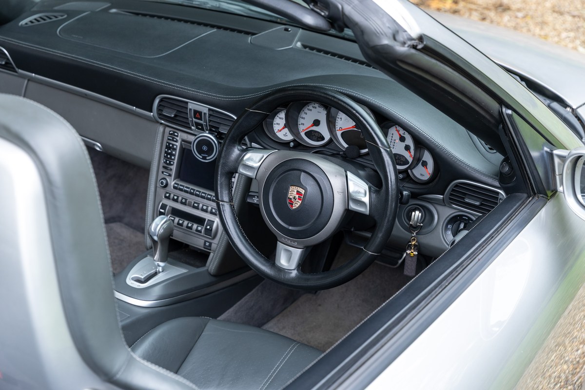 
								2006 Porsche 911 Carrera 4 S Tiptronic full									