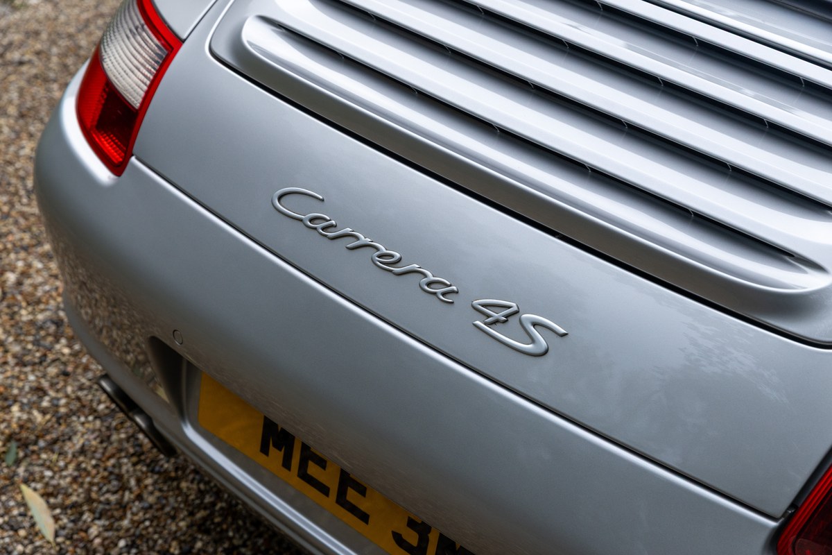
								2006 Porsche 911 Carrera 4 S Tiptronic full									