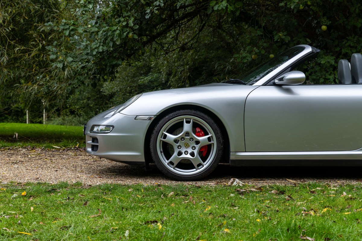 
								2006 Porsche 911 Carrera 4 S Tiptronic full									