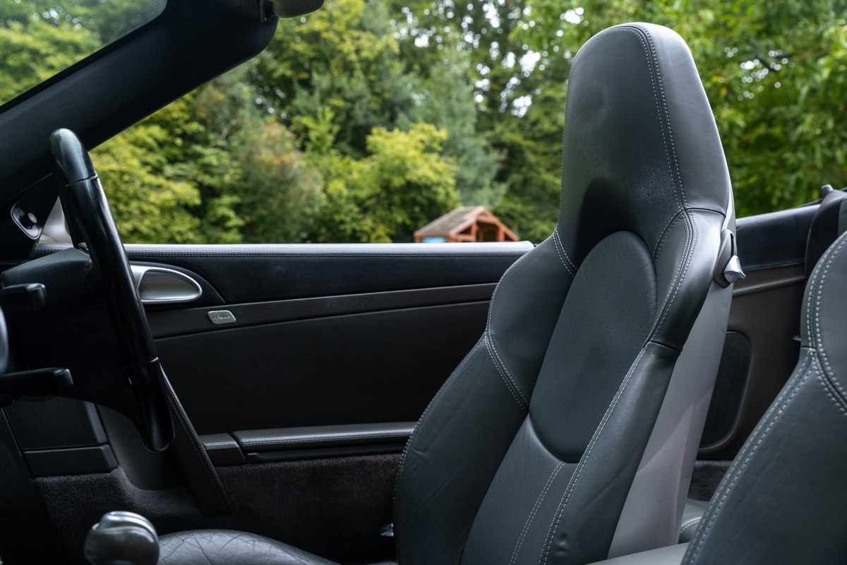 
								2006 Porsche 911 Carrera 4 S Tiptronic full									