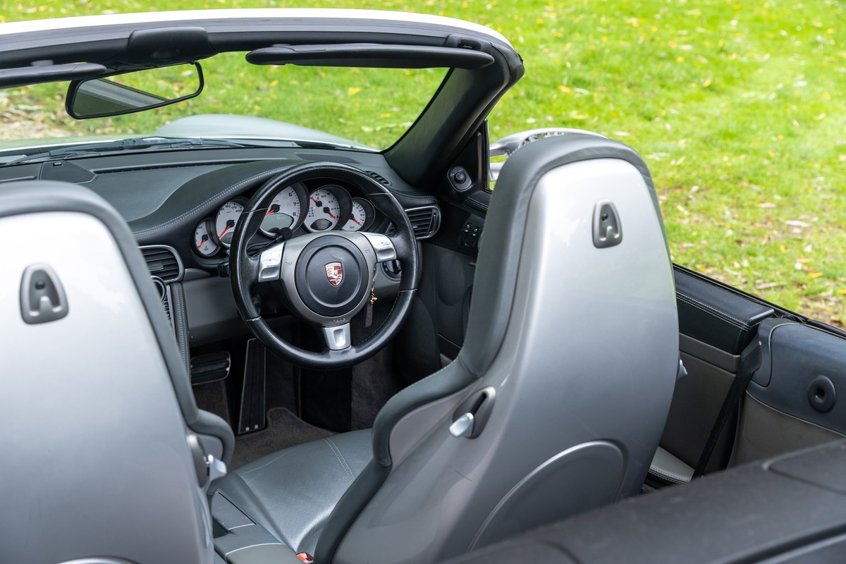 
								2006 Porsche 911 Carrera 4 S Tiptronic full									