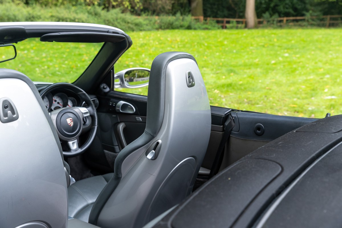 
								2006 Porsche 911 Carrera 4 S Tiptronic full									
